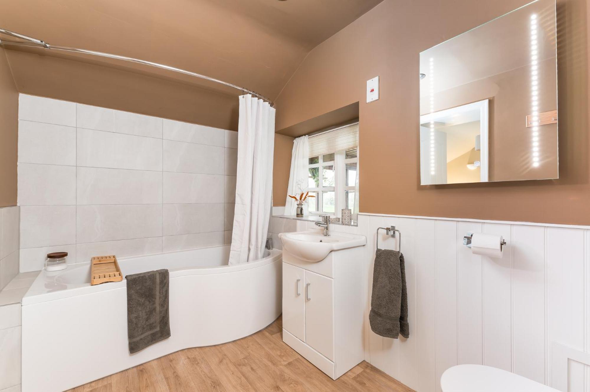 Central Malham Wellbeing Escape Hot Tub & Studio Екстериор снимка