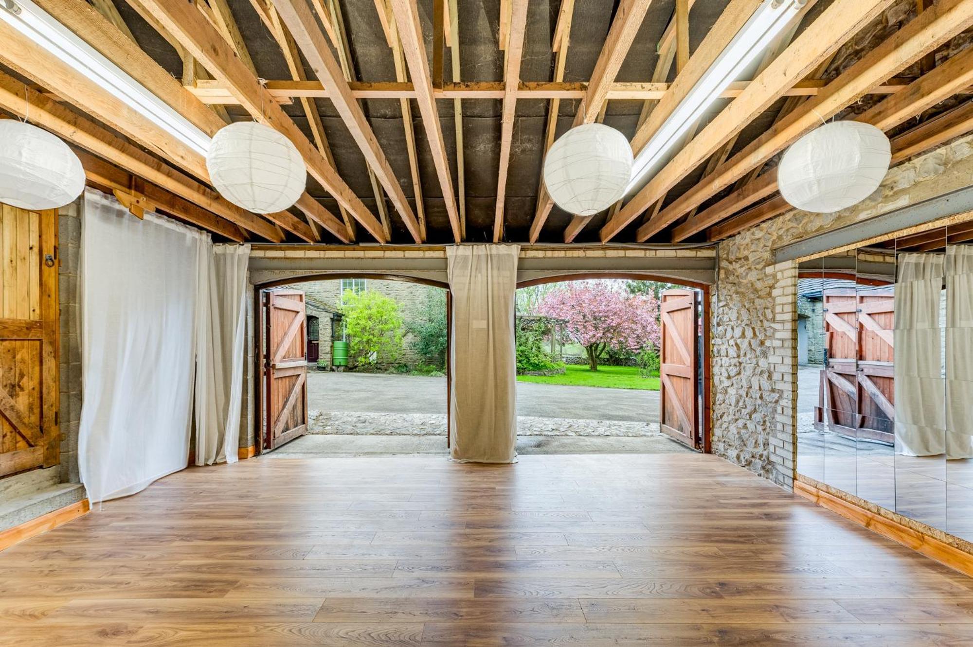 Central Malham Wellbeing Escape Hot Tub & Studio Екстериор снимка